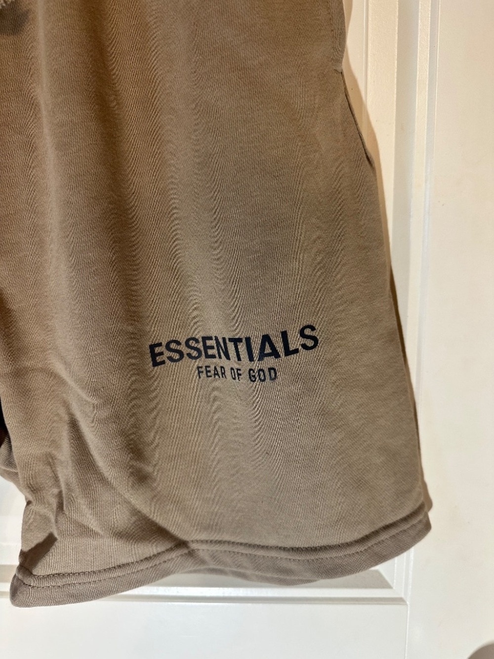 Essentials Shorts - Picture 4 of 5